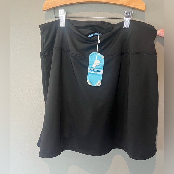 Tennis/ golf skort never worn tags still on - Picture 3 of 8